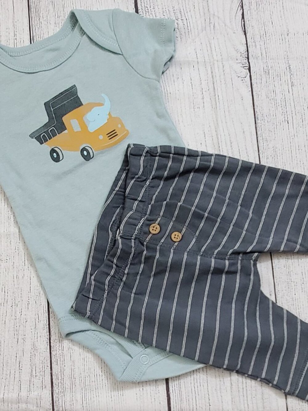 Carter's Baby Boy 2 Piece Set  Size 3 mos  Bodysuit & Pants Set New without Tags